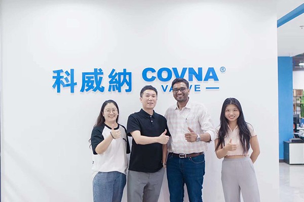 Clientes indios visitan COVNA para inspeccionar pedidos de v&aacute;lvulas y explorar cooperaci&oacute;n futura
