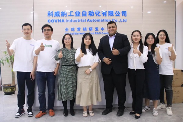 El Grupo COVNA da la bienvenida a su primer cliente extranjero que visita la f&aacute;brica despu&eacute;s de la pandemia