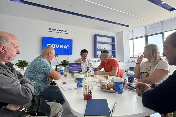 عميل قطاع الطاقة يزور COVNA بعد معرض سانت بطرسبرغ للنفط والغاز