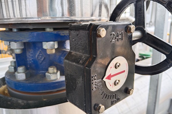 Quantas voltas para fechar uma v&aacute;lvula borboleta
