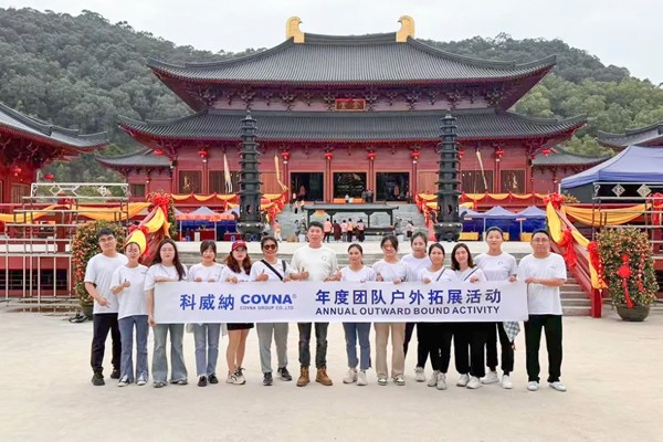 Suche nach Ruhe in antiken Tempeln, Aufbau von Einheit in &Ouml;koparks – COVNA-Teambuilding-Tag